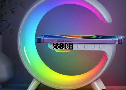 Lampă RGB G cu Ceas cu Alarmă, Difuzor Bluetooth Integrat, Încărcător Wireless Rapid, Lumină Ambientală Multicoloră și Funcție de Trezire cu Sunet